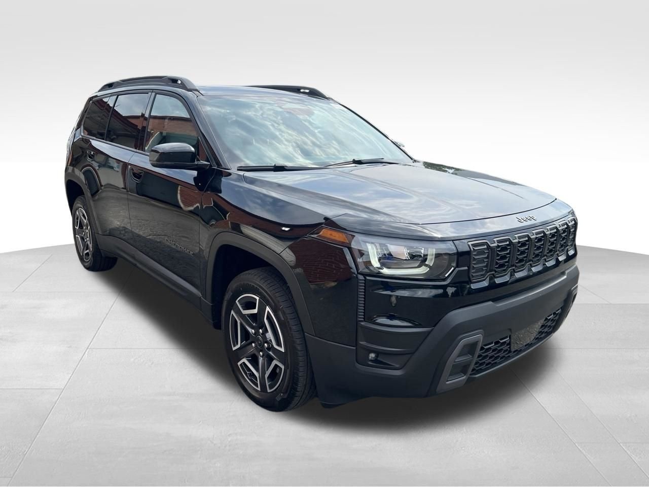 New 2026 Diamond Black Crystal Pearl-Coat Exterior Paint Jeep Limited image 8
