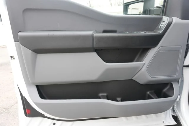 New 2026 Oxford White Ford F-550® XL image 20