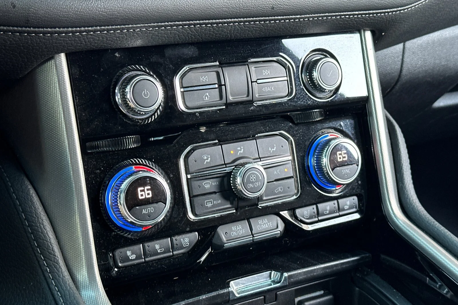 Used 2021 Gray GMC Denali image 21