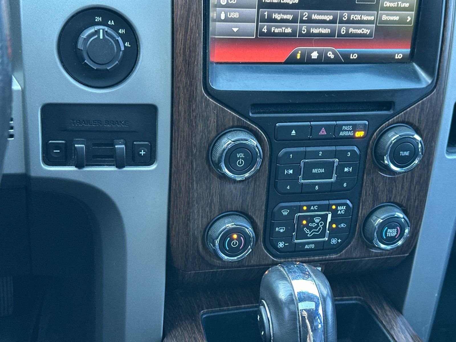 Used 2013 White Ford Lariat image 19