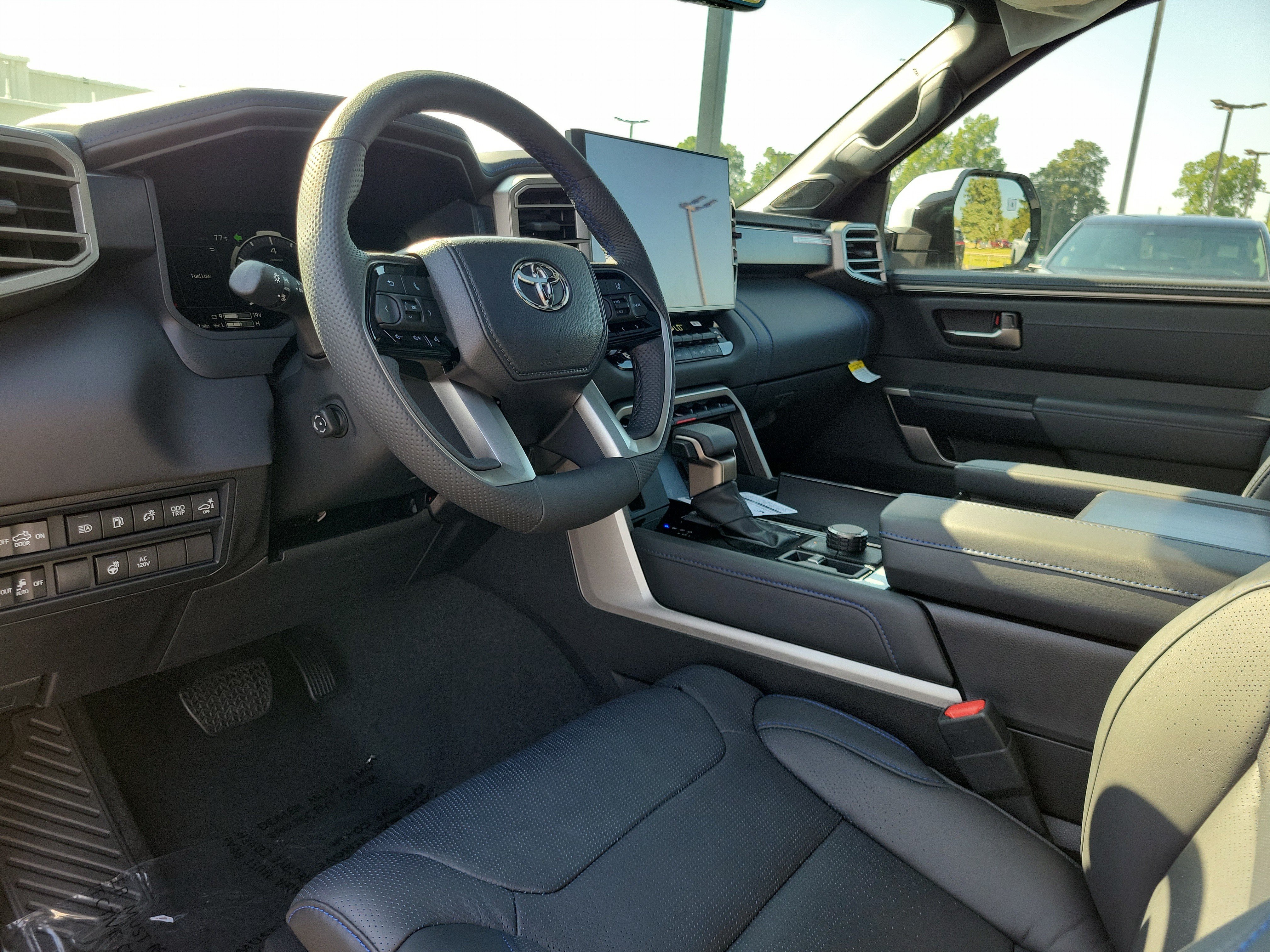 New 2026 Wind Chill Pearl <sup>1</sup> Toyota Tundra Platinum image 19