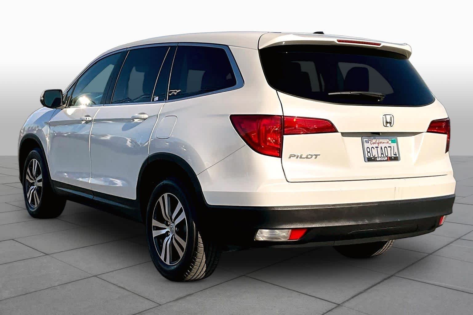 Used 2017 White Diamond Pearl Honda EX image 11