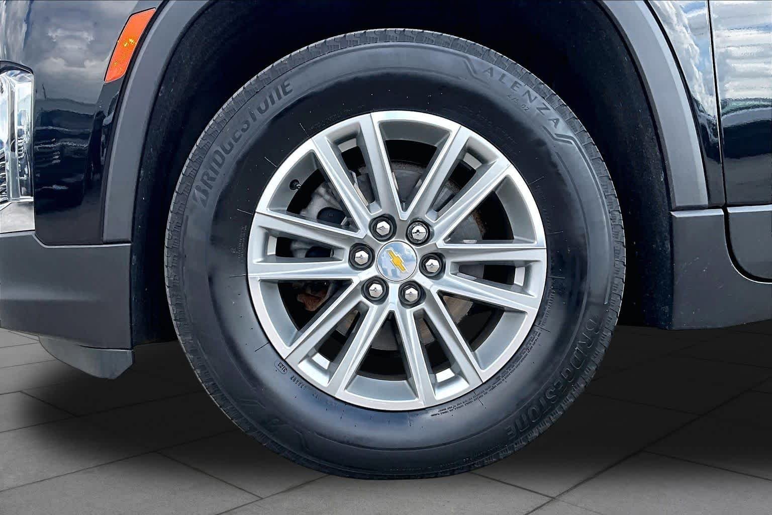 Used 2023 Mosaic Black Metallic Chevrolet LT Cloth image 11