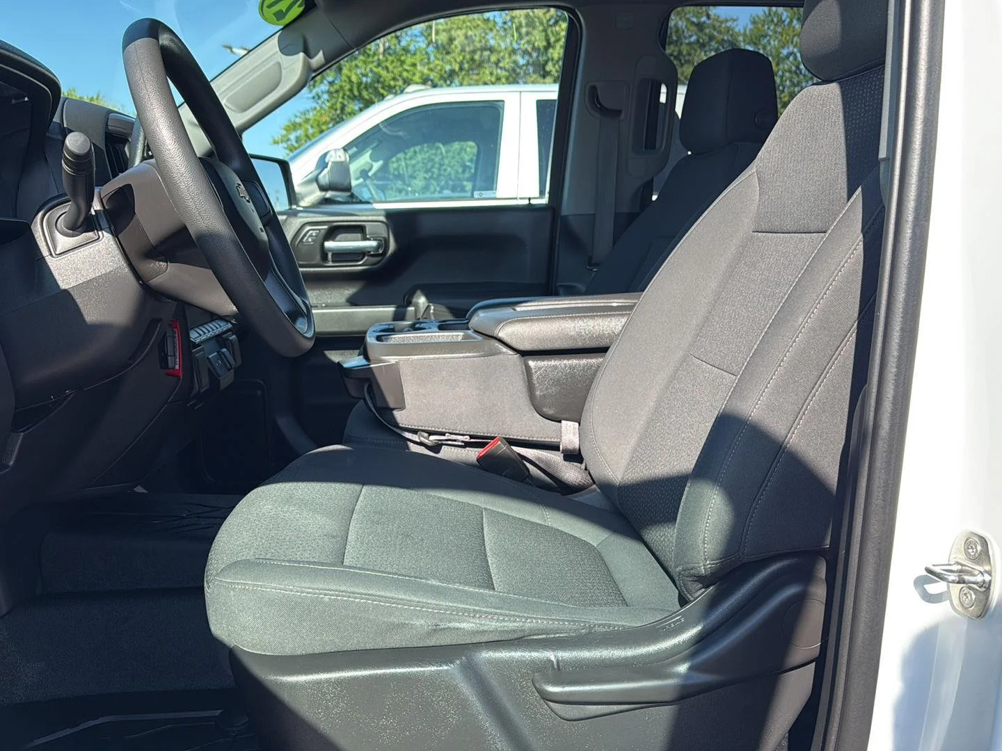 Used 2021 Summit White Chevrolet Custom image 9