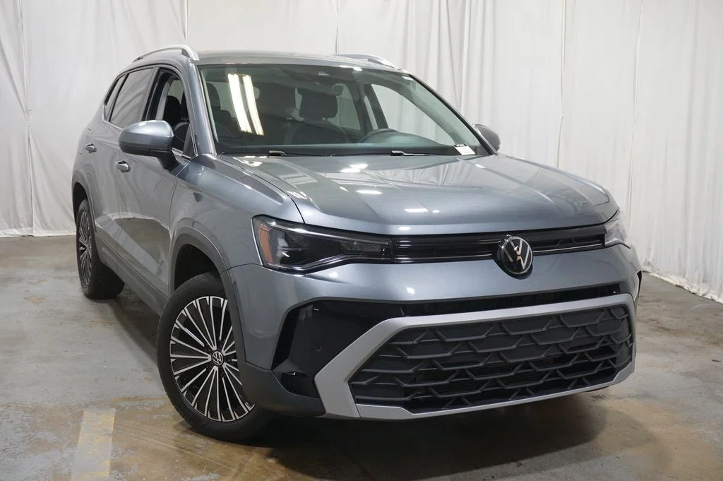 Certified Used 2025 Gray Volkswagen 1.5T SE image 4