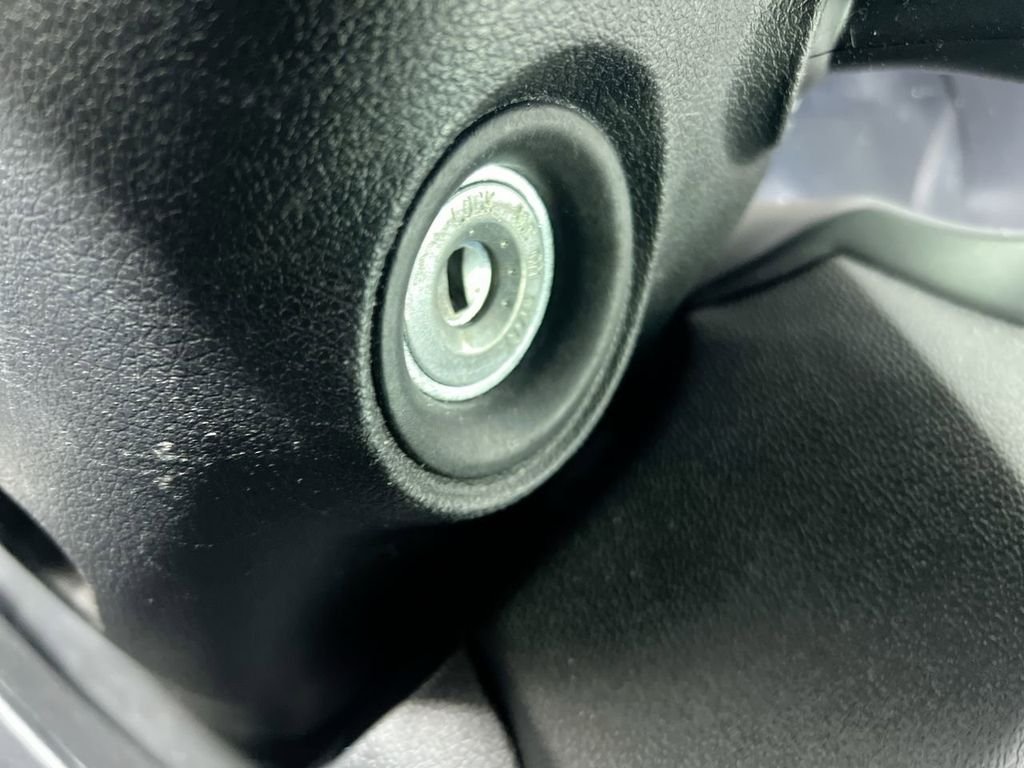 Used 2019 White Kia LX image 21