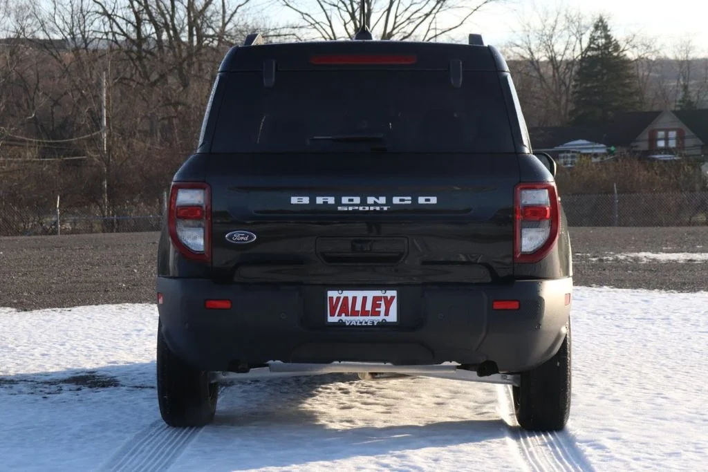 New 2025 Shadow Black Ford Outer Banks® image 8