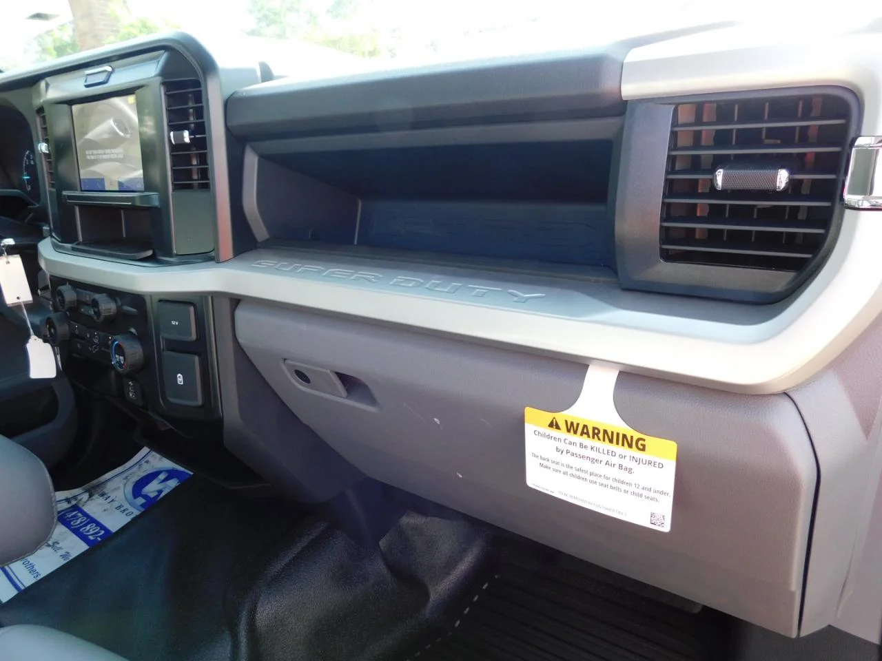 New 2025 Oxford White Ford F-450® XL image 15