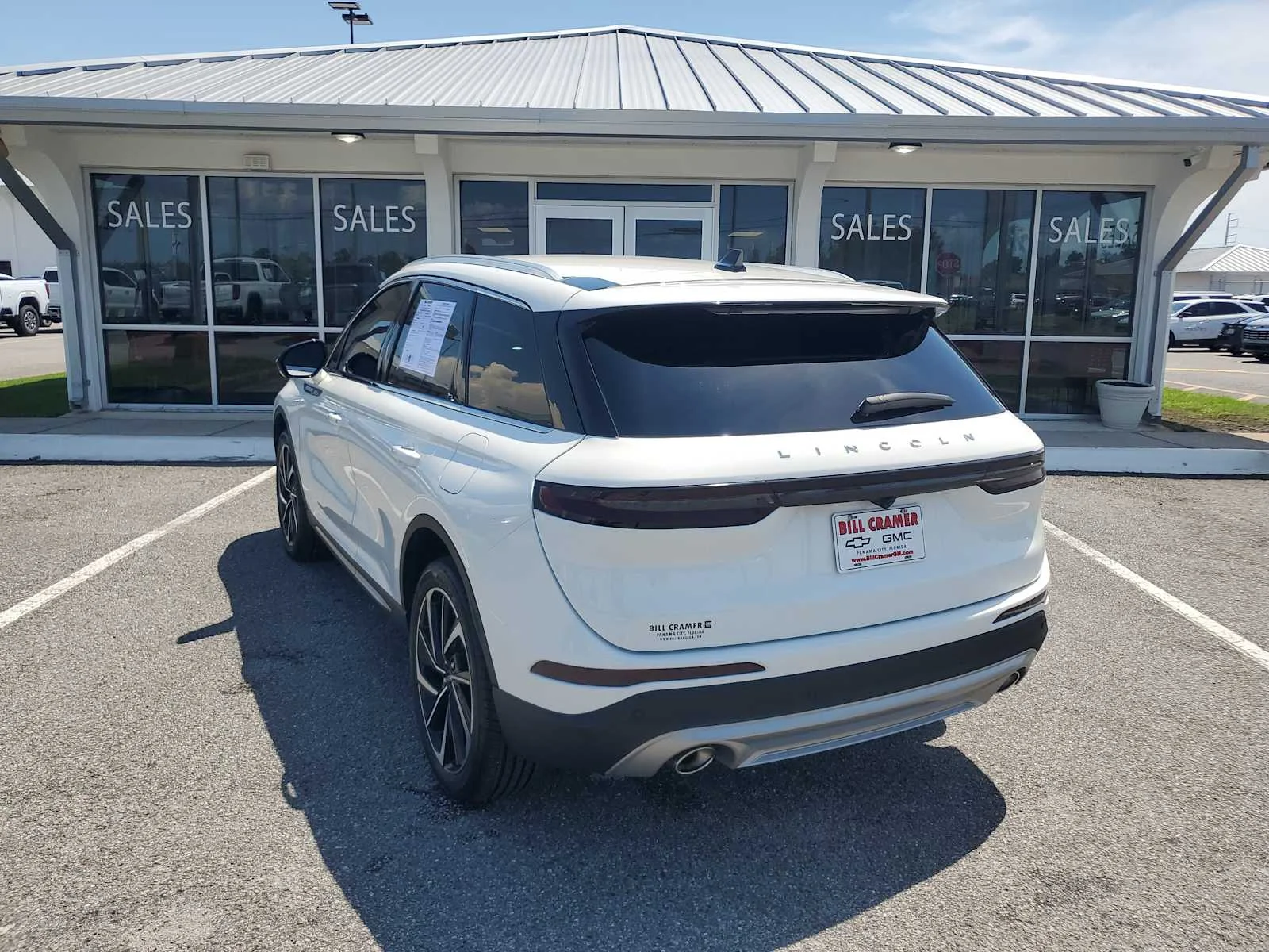 Used 2023 White Lincoln Reserve image 3