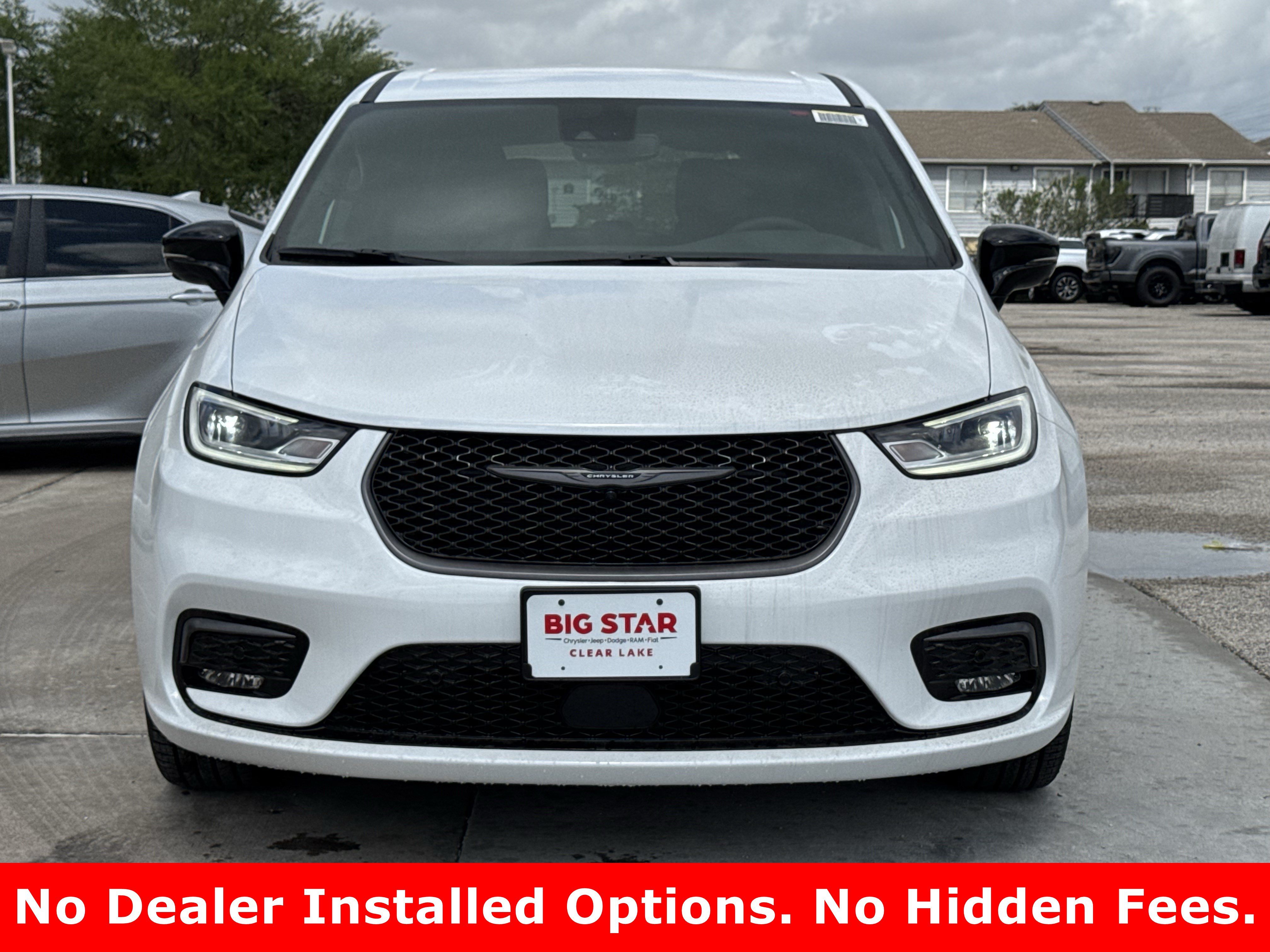 New 2026 Bright White Clear-Coat Exterior Paint Chrysler Select image 3