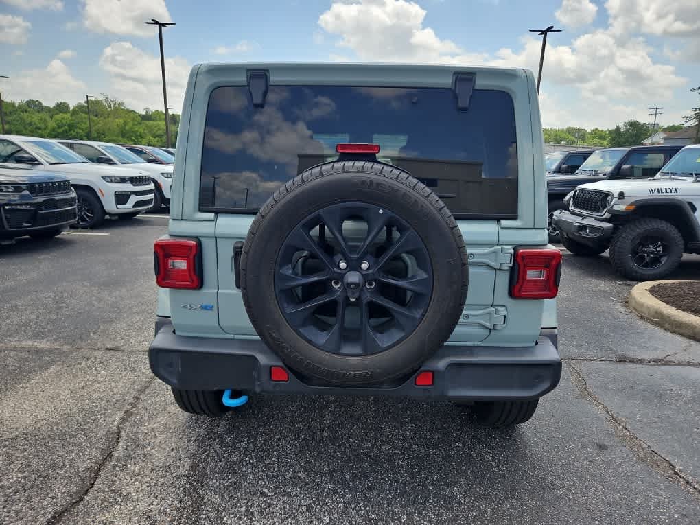 Used 2024 Earl Clearcoat Jeep Sahara image 5