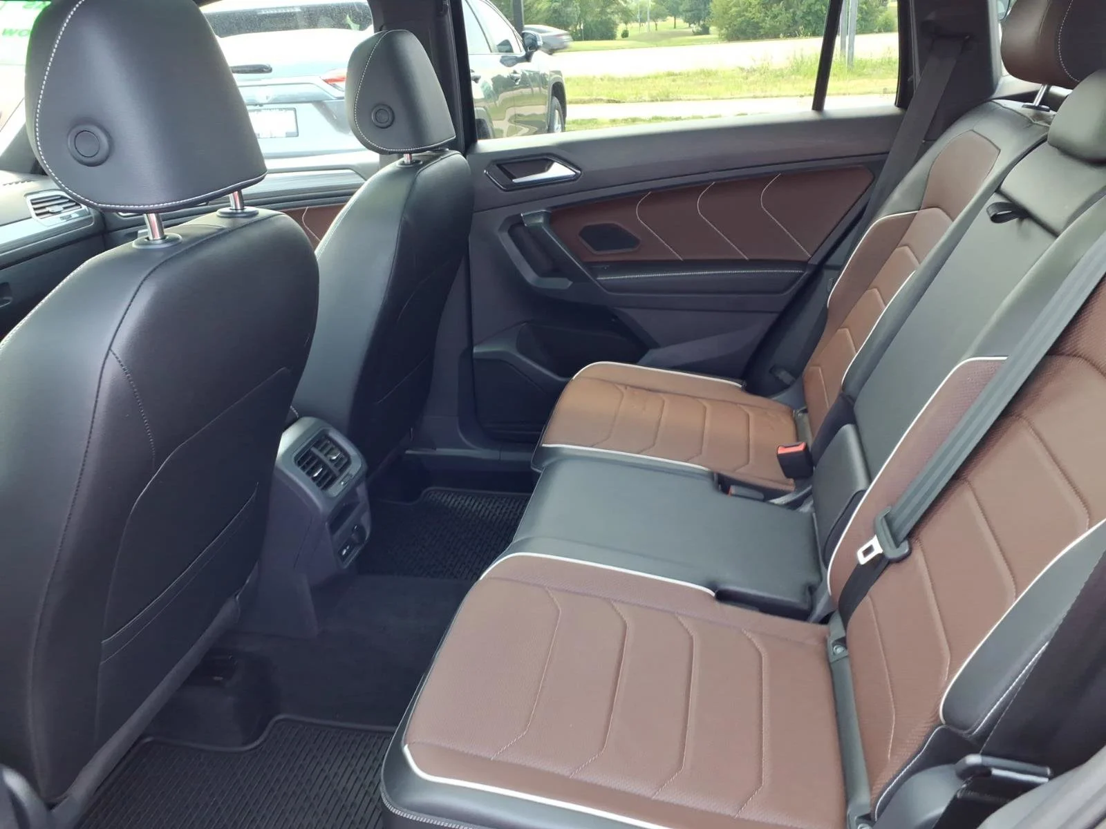 Used 2024 Deep Black Pearl Volkswagen SEL R-Line image 28