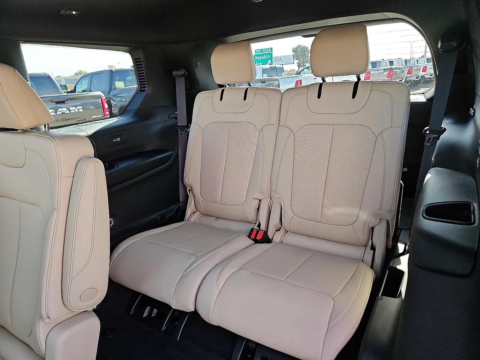 New 2025 Velvet Red Pearlcoat Jeep L LIMITED 4X4 image 10