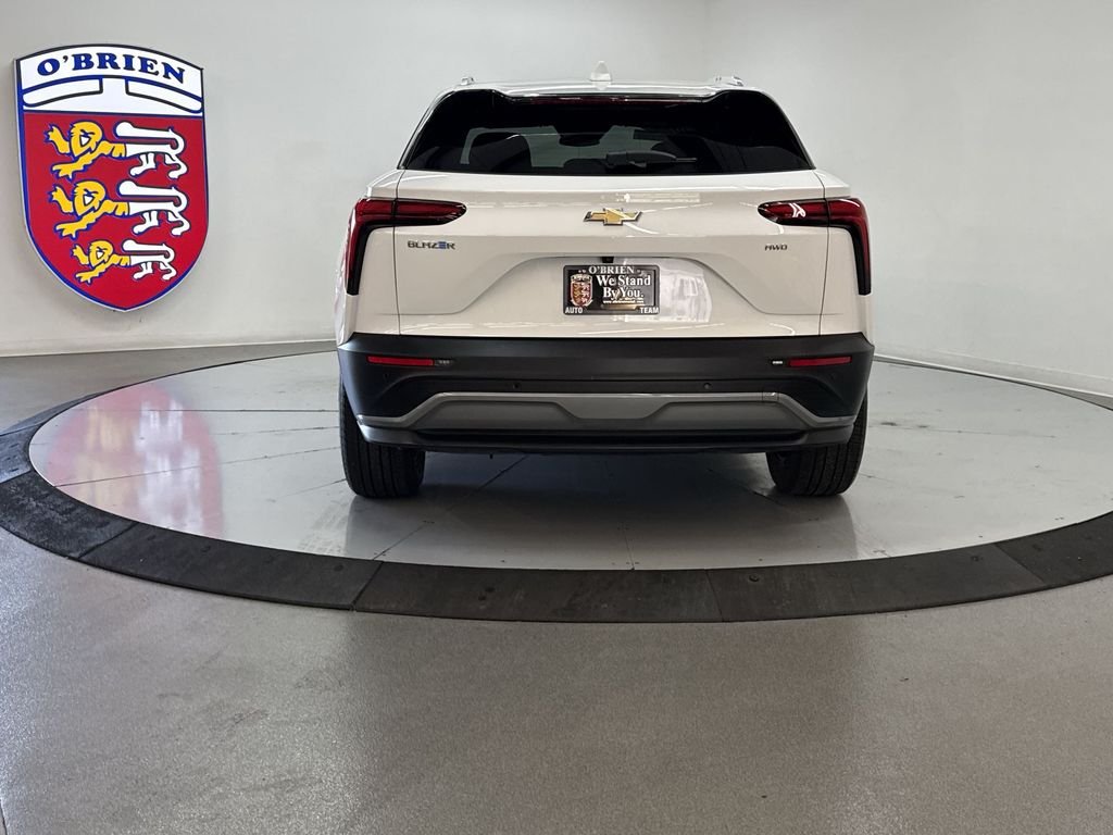Used 2024 Summit White Chevrolet LT image 11