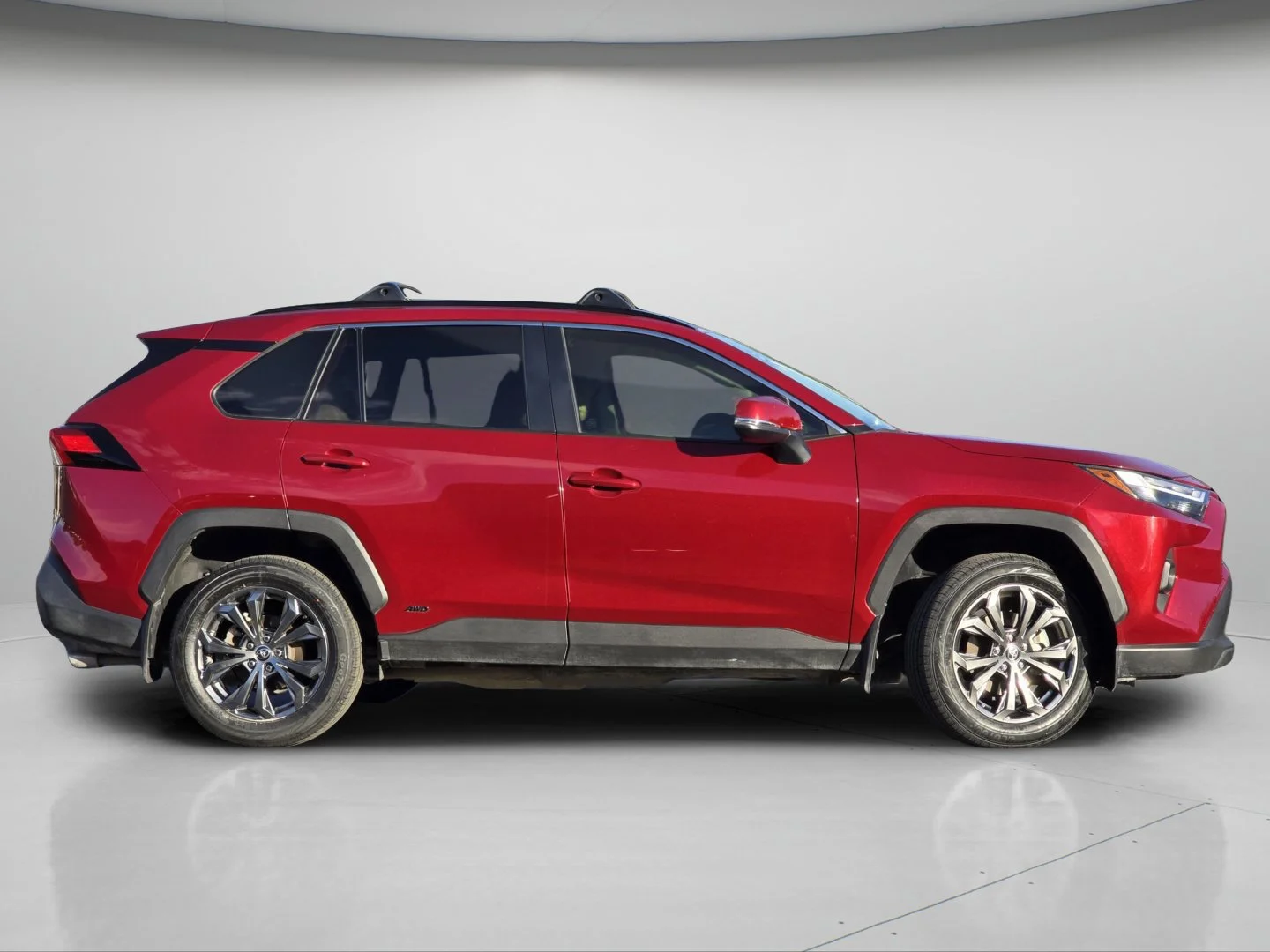 Used 2025 Ruby Flare Pearl Toyota XLE Premium image 25