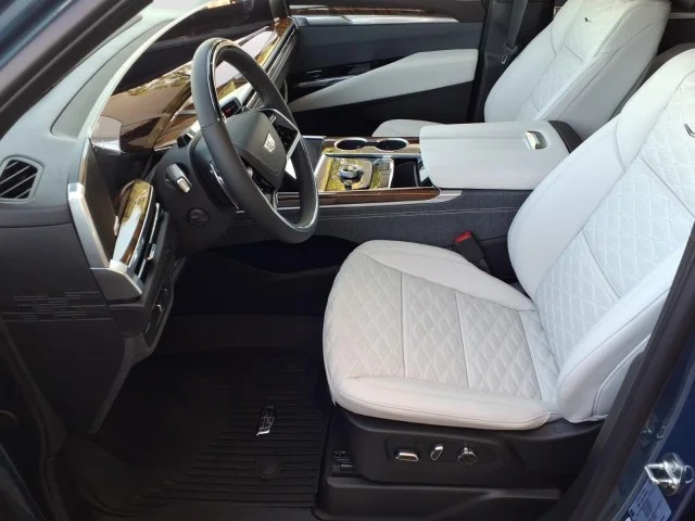 2026 Cadillac Escalade Platinum Luxury - Photo 11