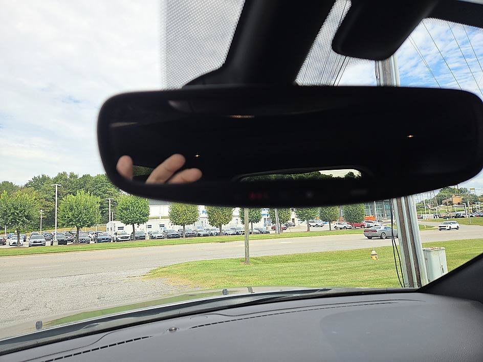 Used 2017 Granite Crystal Metallic Clearcoat Jeep Limited image 18