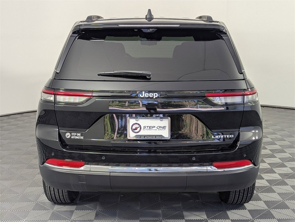2025 Jeep Grand Cherokee Limited photo 3