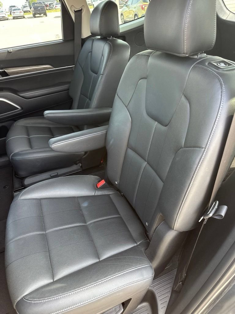 Certified Used 2022 Gray Kia EX image 16