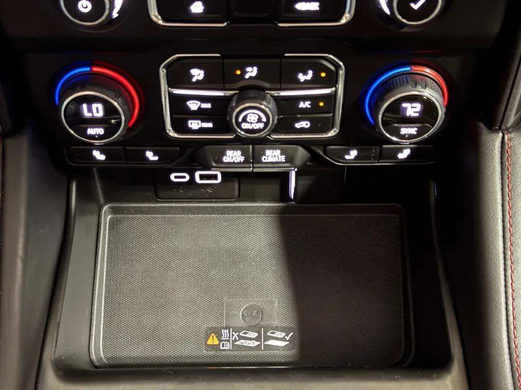 2024 Chevrolet Suburban RST - Photo 22