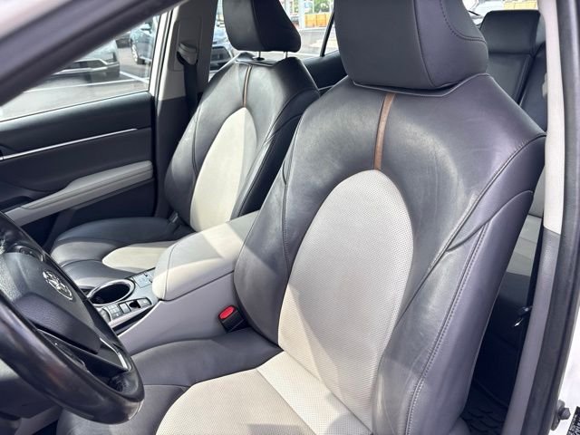 Used 2020 Pearl Toyota XLE image 26