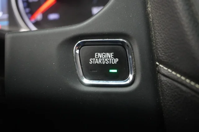 Used 2020 RED GMC SLE image 25