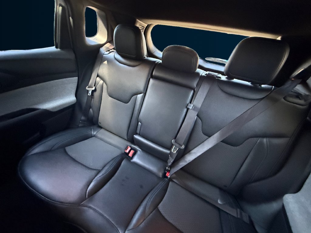 Used 2024 White Jeep Latitude image 16