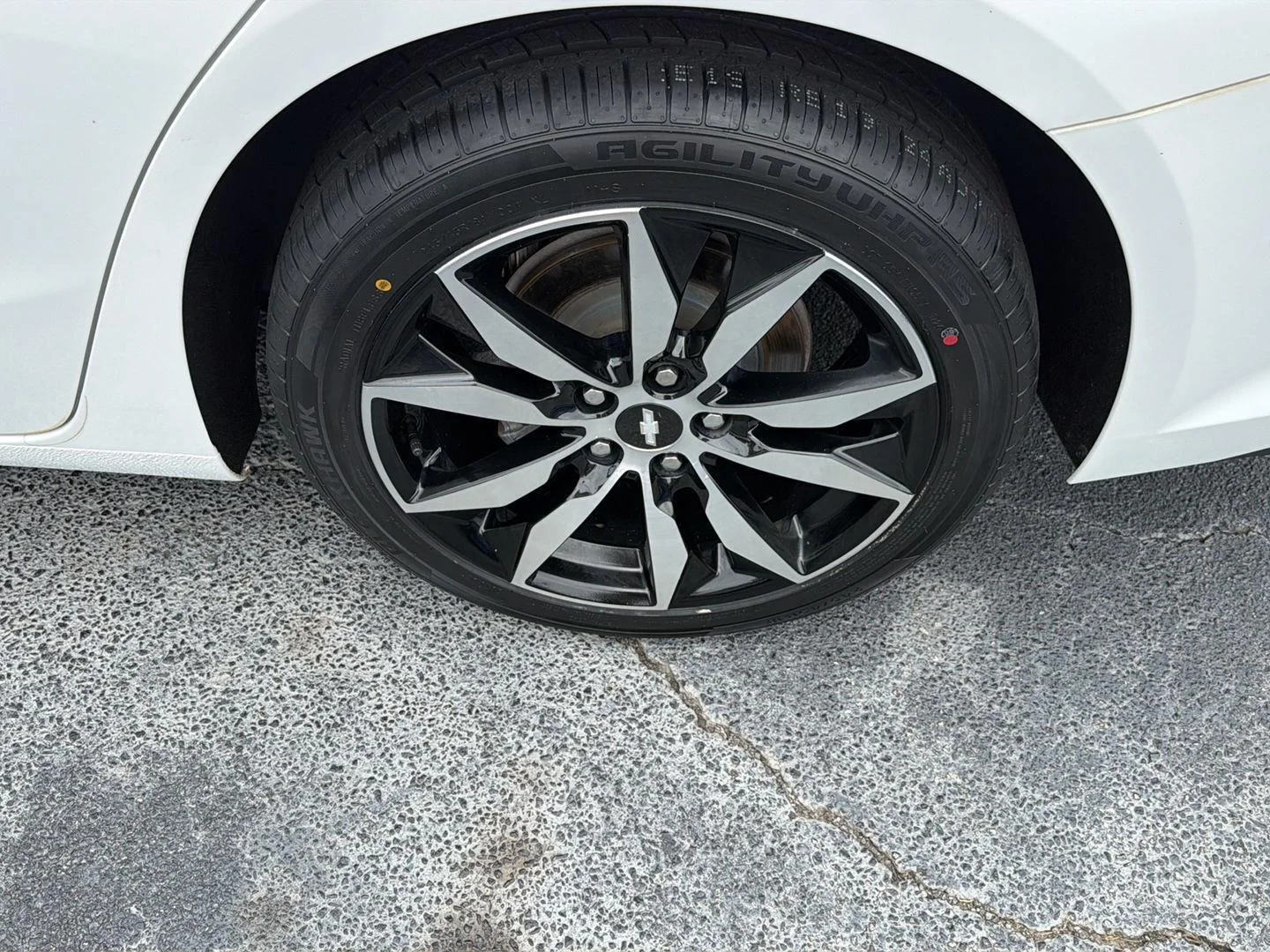 Used 2018 Summit White Chevrolet LT image 34