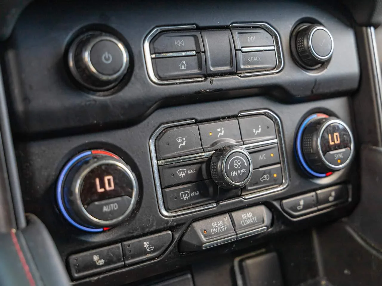 Used 2021 SUMMIT WHITE Chevrolet RST image 17