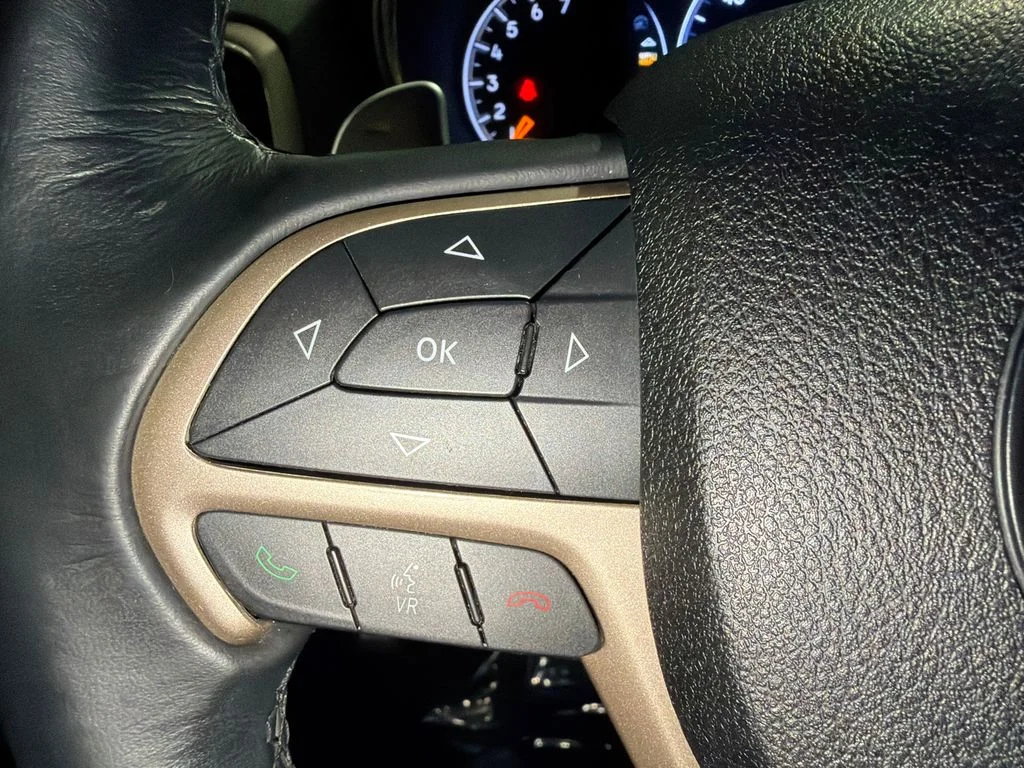 Used 2015 Bright White Clearcoat Jeep Laredo image 26