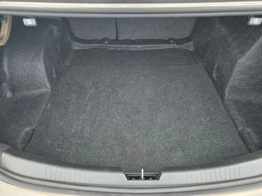 Used 2022 Gray Chevrolet LT image 26