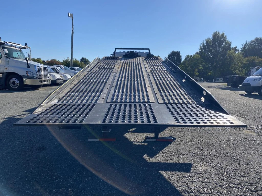 Used 2019  Isuzu Rollback image 7