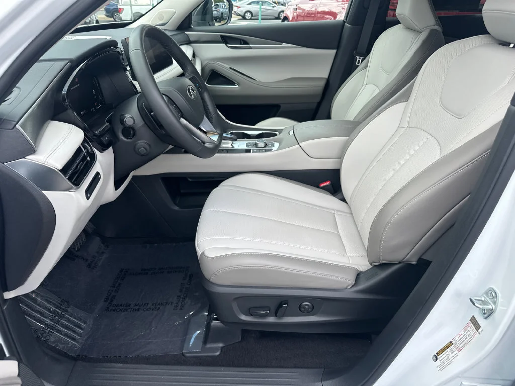 Certified Used 2027 White INFINITI LUXE image 9