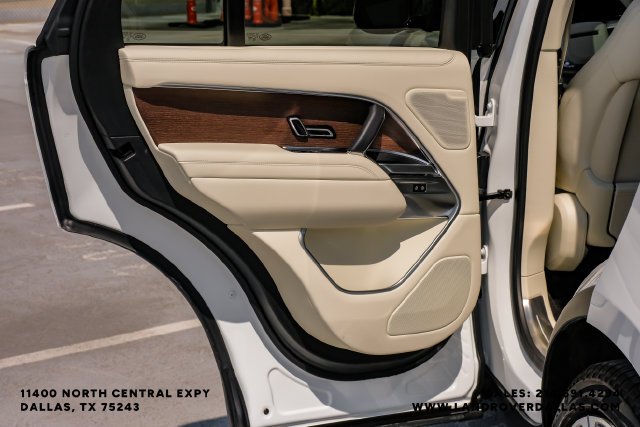 Used 2024  Land Rover SE image 49