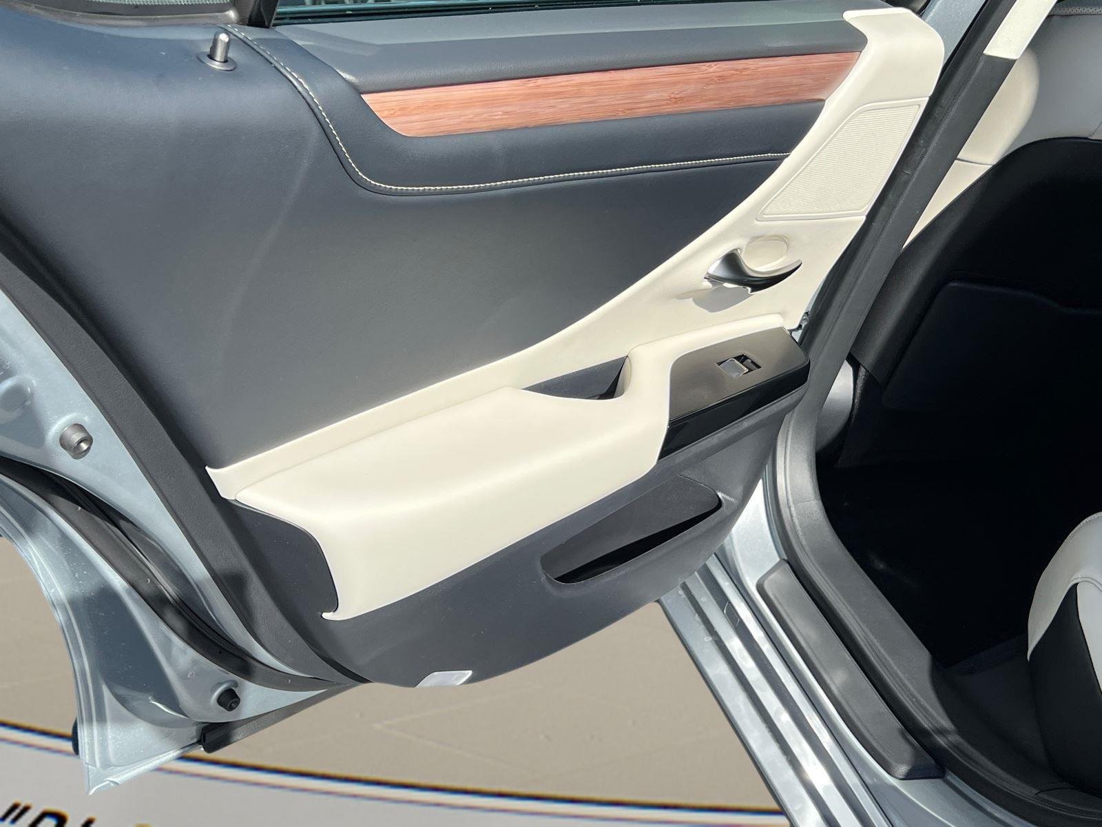 2025 Lexus ES 350 - Photo 16