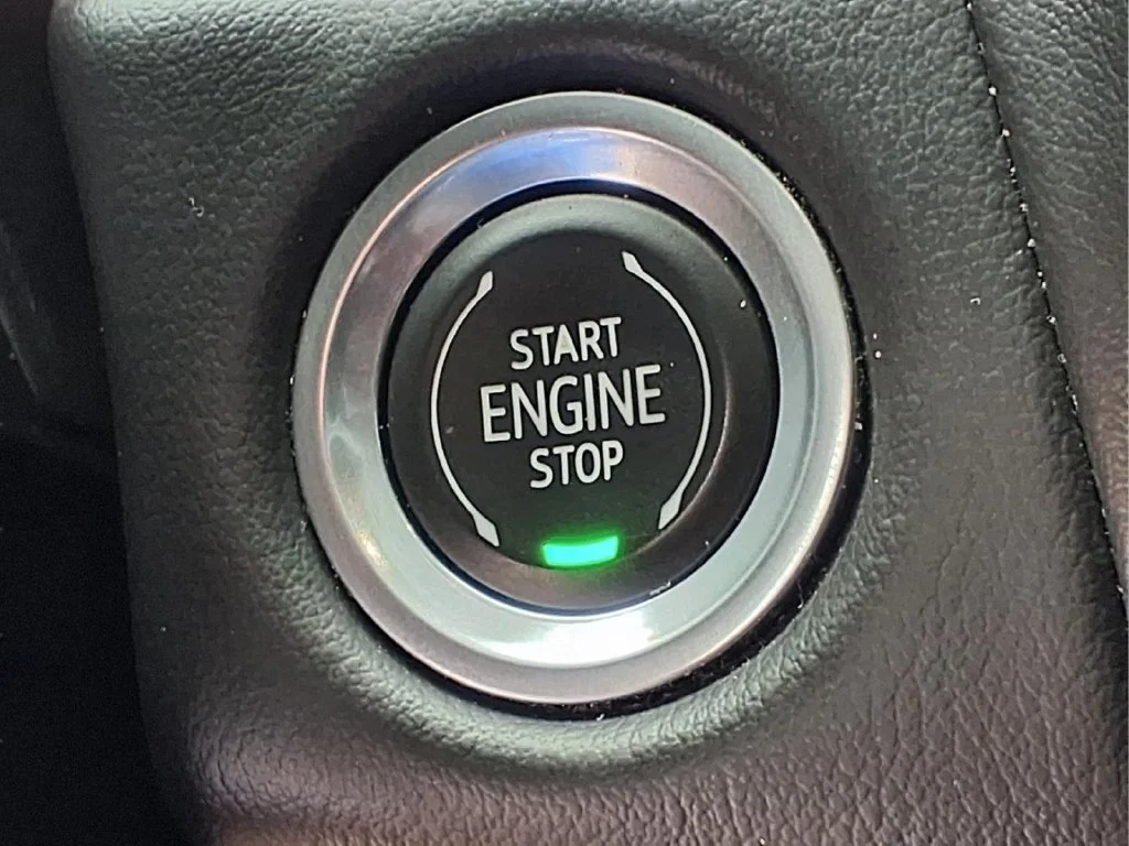 Used 2023 Summit White Chevrolet Z71 image 17