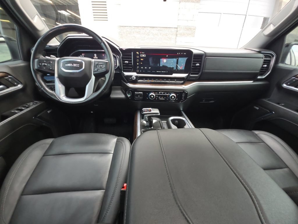 Used 2024 Summit White GMC Elevation image 27