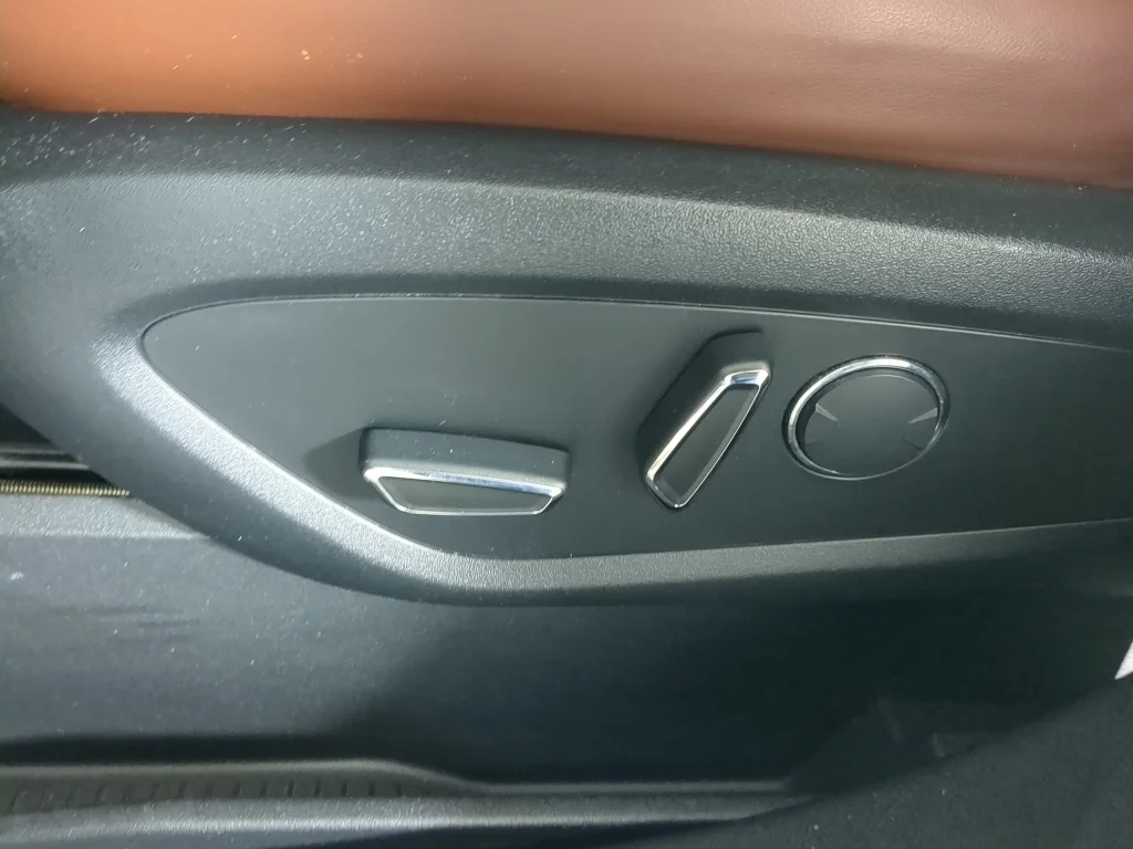Used 2017 Tan Lincoln Reserve image 12