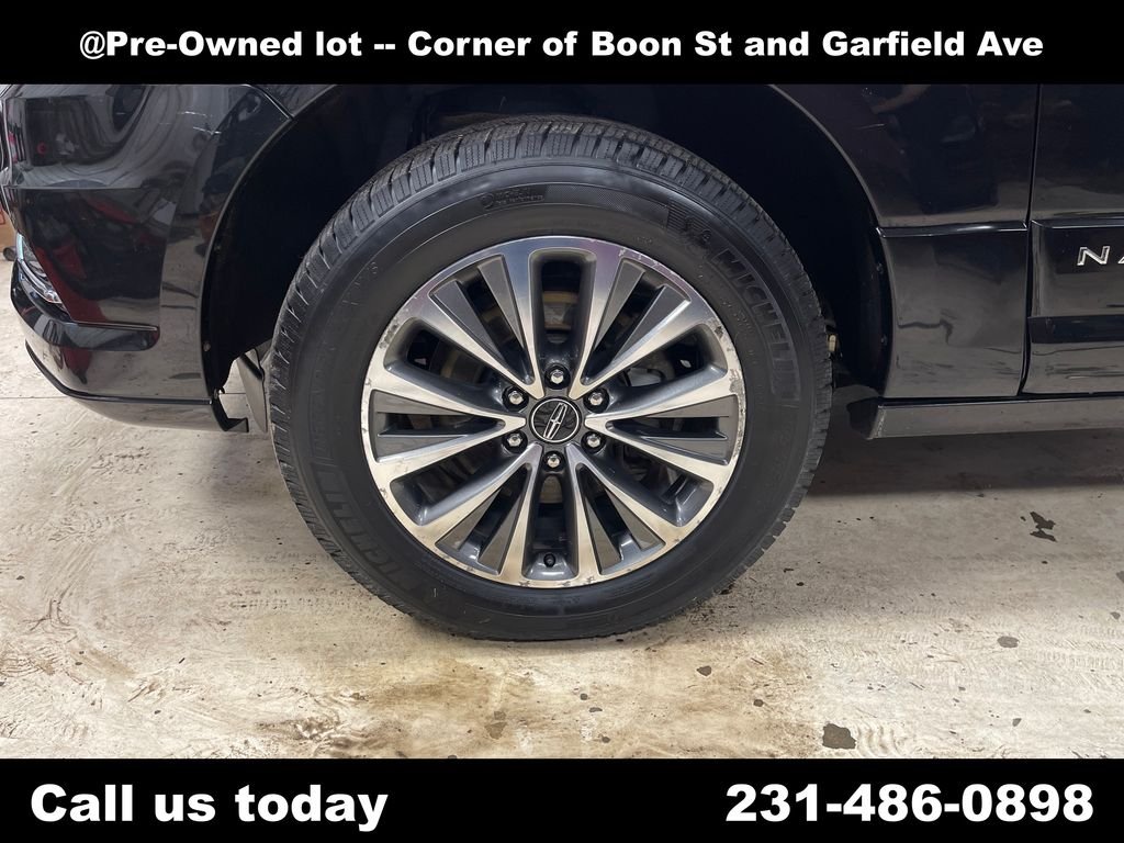 Used 2015 Black Lincoln Base image 4