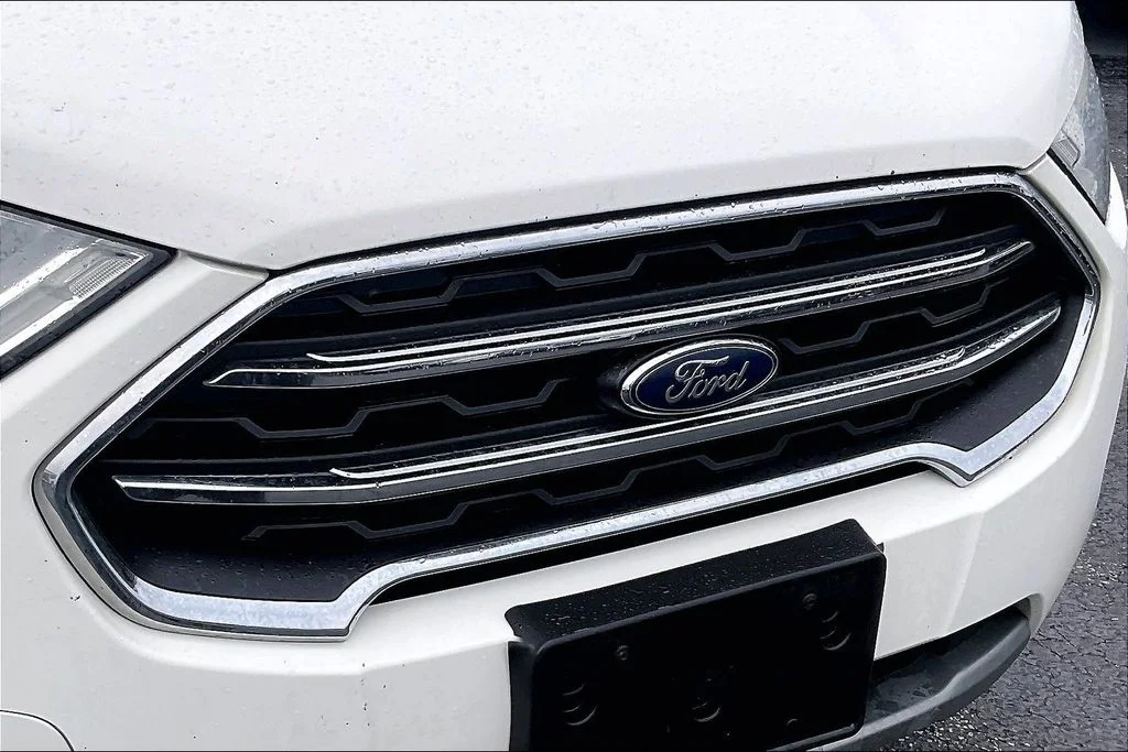 Used 2018 Diamond White Ford Titanium image 30