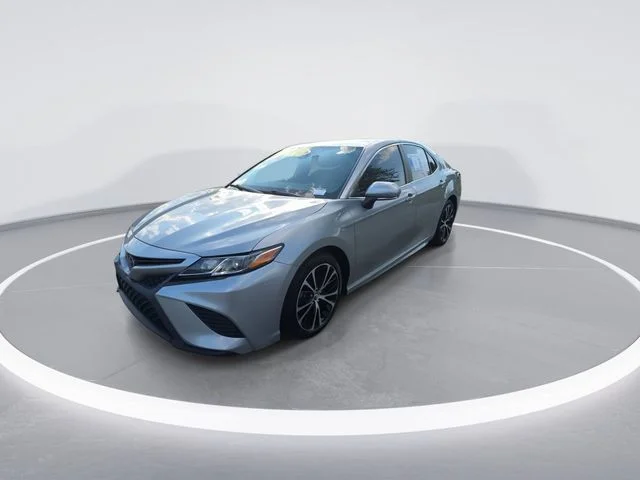 Used 2019 Silver Toyota SE image 4