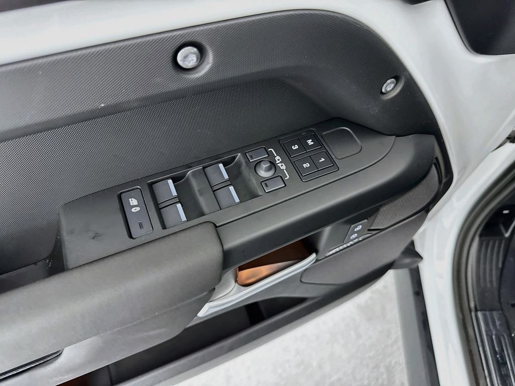 New 2026 Fuji White Land Rover X-Dynamic SE image 18