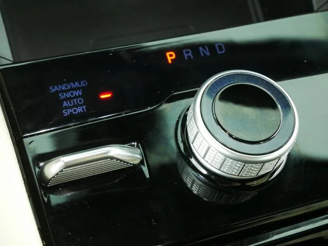 Used 2023 Silver Jeep Limited image 31