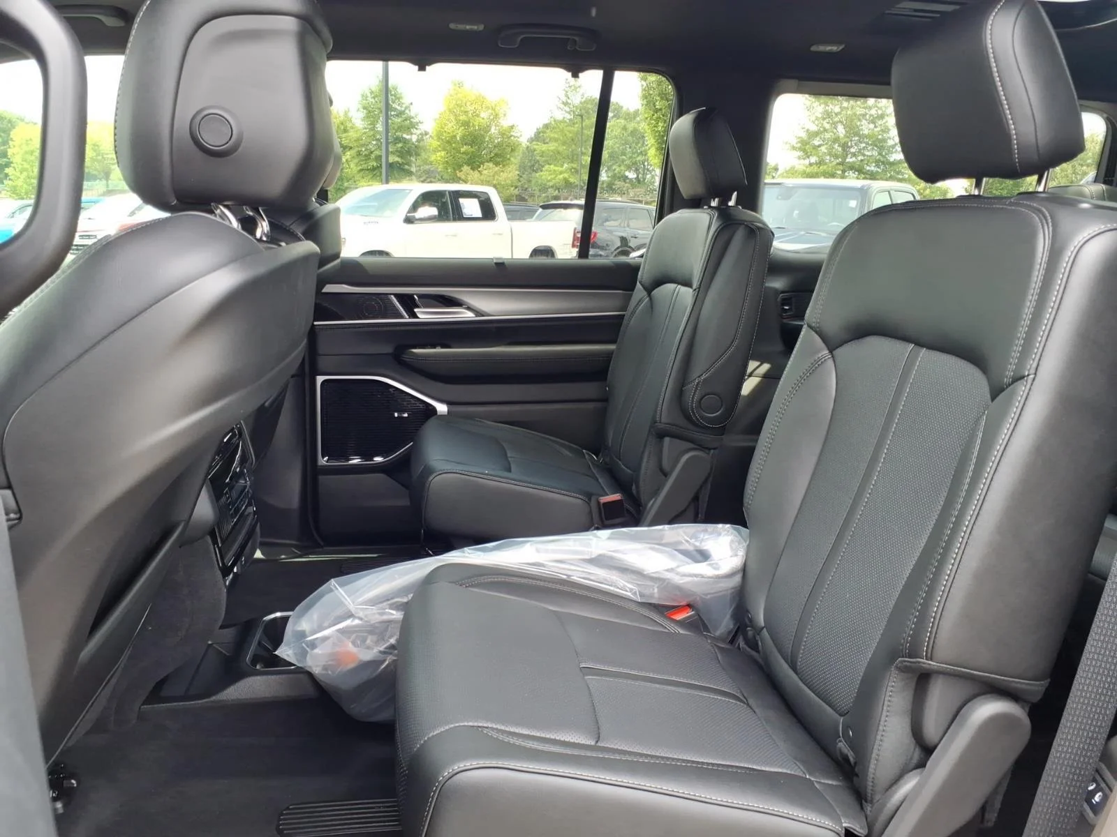 New 2026 High Gloss Black Jeep Limited Reserve image 22