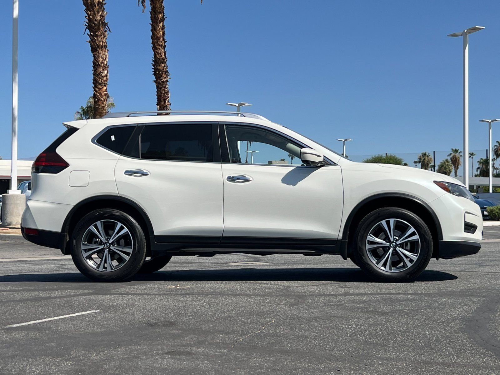 Used 2019 Nissan Rogue SV with VIN JN8AT2MT5KW265805 for sale in Cathedral City, CA