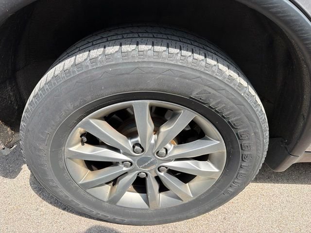 Used 2017 Gray Dodge SXT image 13