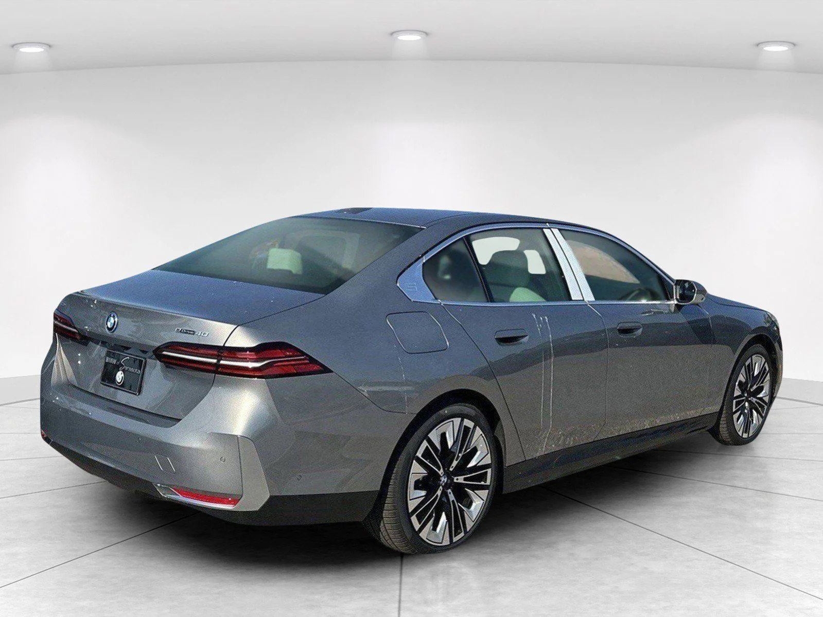 New 2026 Oxide Grey Metallic BMW eDrive40 image 4