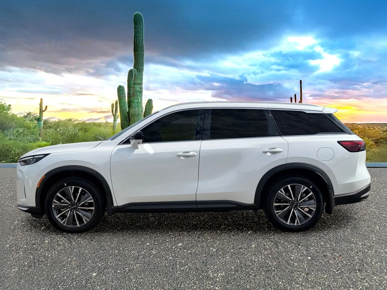 New 2027 RADIANT WHITE INFINITI Luxe FWD image 3