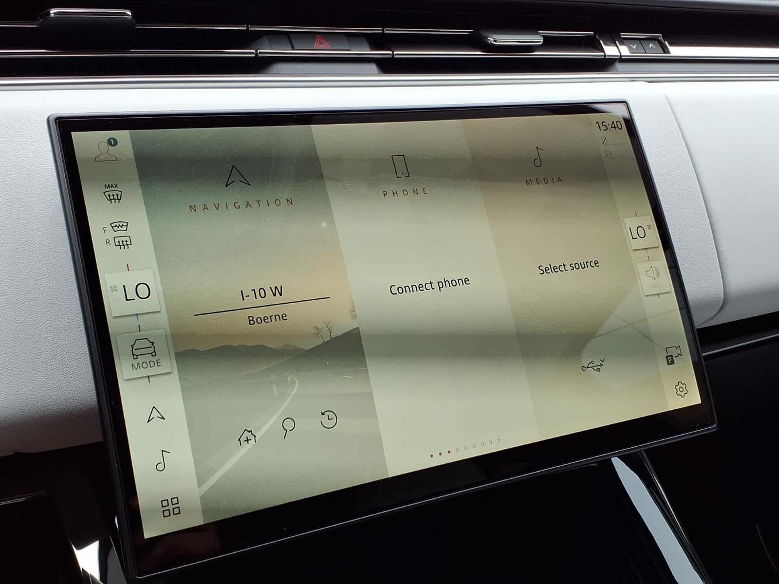 New 2026 Fuji White Land Rover Dynamic SE image 14