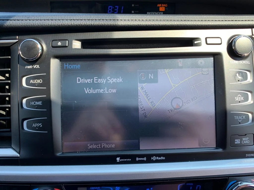 Used 2019 White Toyota XLE image 21